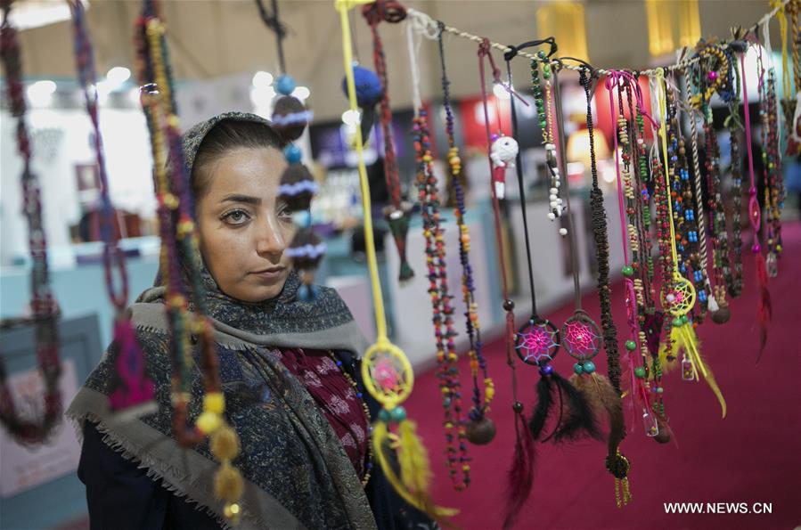 الصورة: معرض للمشغولات اليدوية في طهران