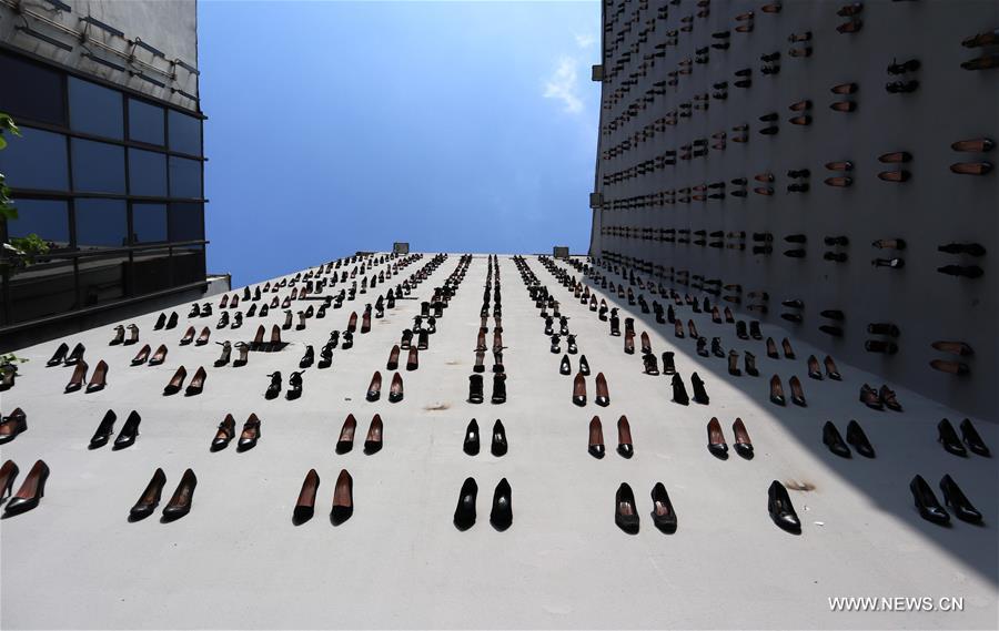（国际）（1）伊斯坦布尔“高跟鞋墙”呼吁保护妇女权益