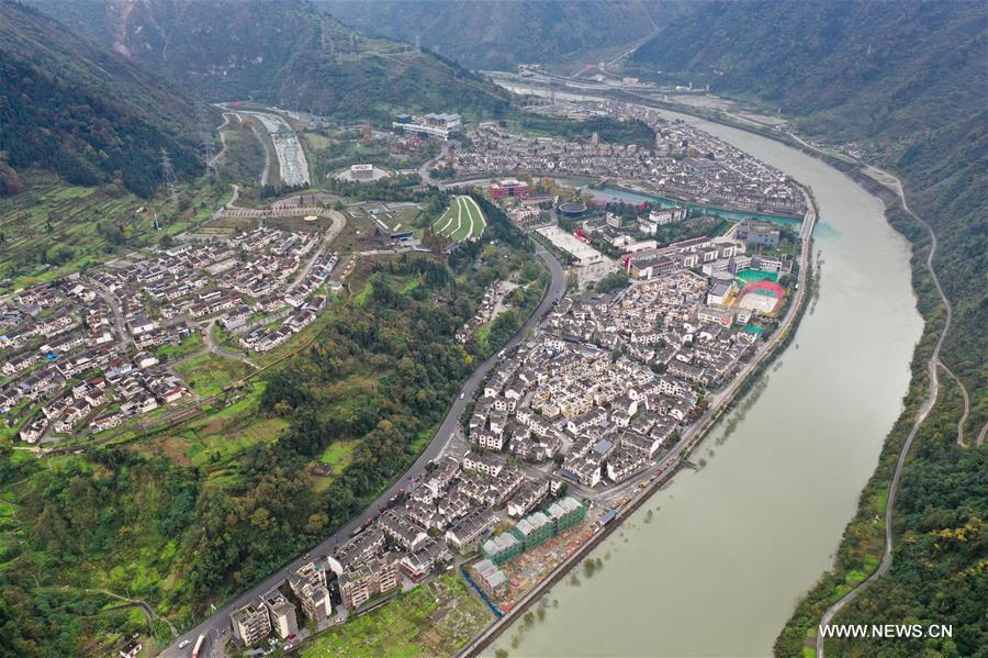 صورة: مشهد جوي لبلدة يينغشيو مركز وقوع الزلزال الضخم عام 2008