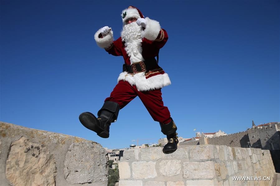 الصورة : سانتا كلوز القدس 
