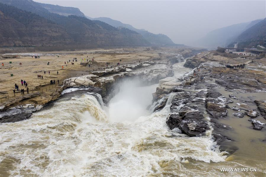 الصورة: منظر شتوي لشلال هوكو بشمالي الصين