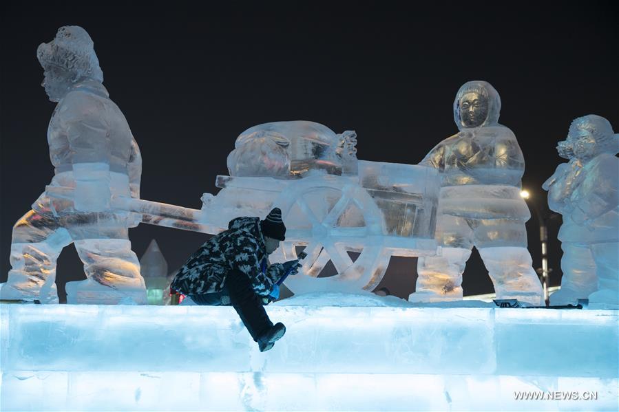 الصورة: بطولة دولية لتشكيل الجليد في هاربين بشمال شرقي الصين