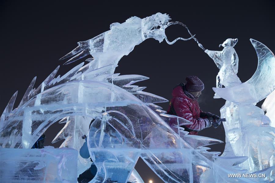 الصورة: بطولة دولية لتشكيل الجليد في هاربين بشمال شرقي الصين