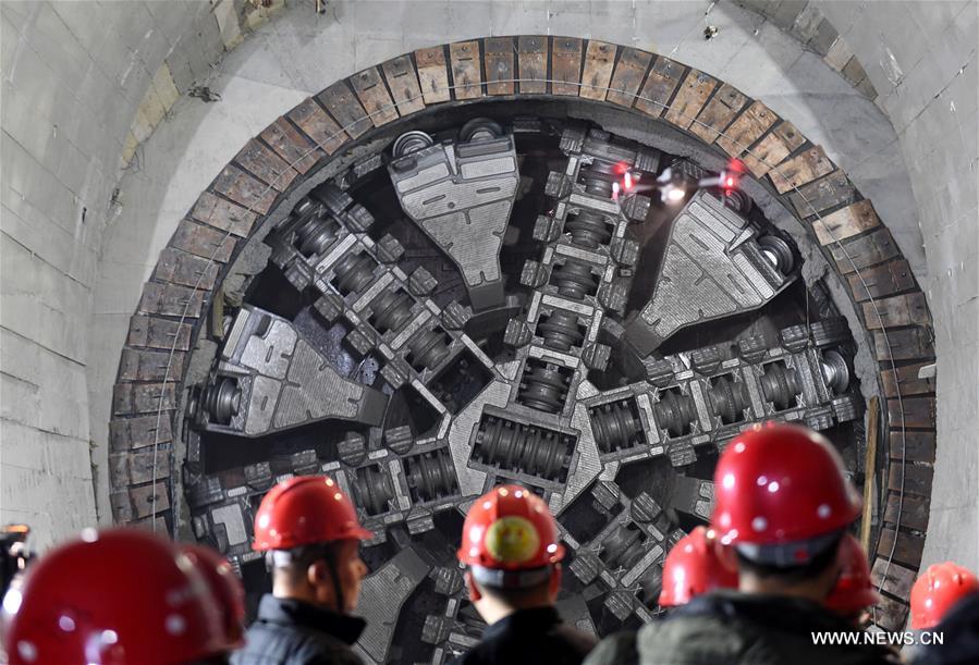الصورة: اكتمال بناء أطول نفق مترو تحت البحر في الصين