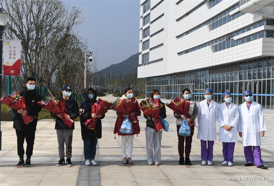 الصورة: ٧ متعافين من فيروس كورونا الجديد يغادرون المستشفى بشرقي الصين