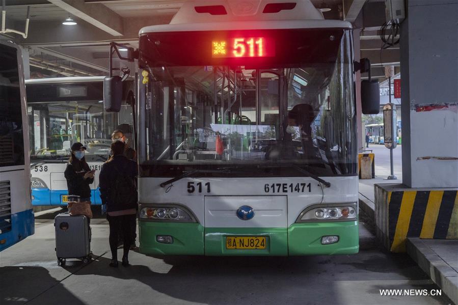 الصورة: استئناف تشغيل بعض الحافلات في مدينة ووهان