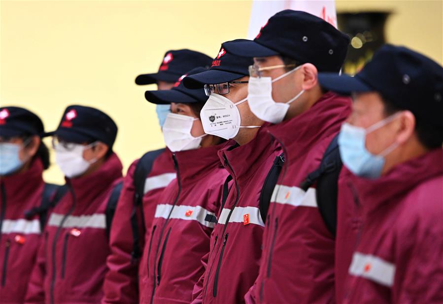 الصورة: الصين ترسل فريقا من الخبراء الطبيين إلى الفلبين 