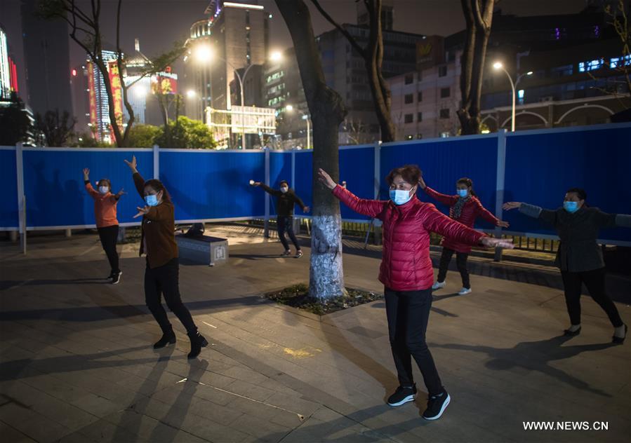الصورة: رقص الساحة في مدينة ووهان