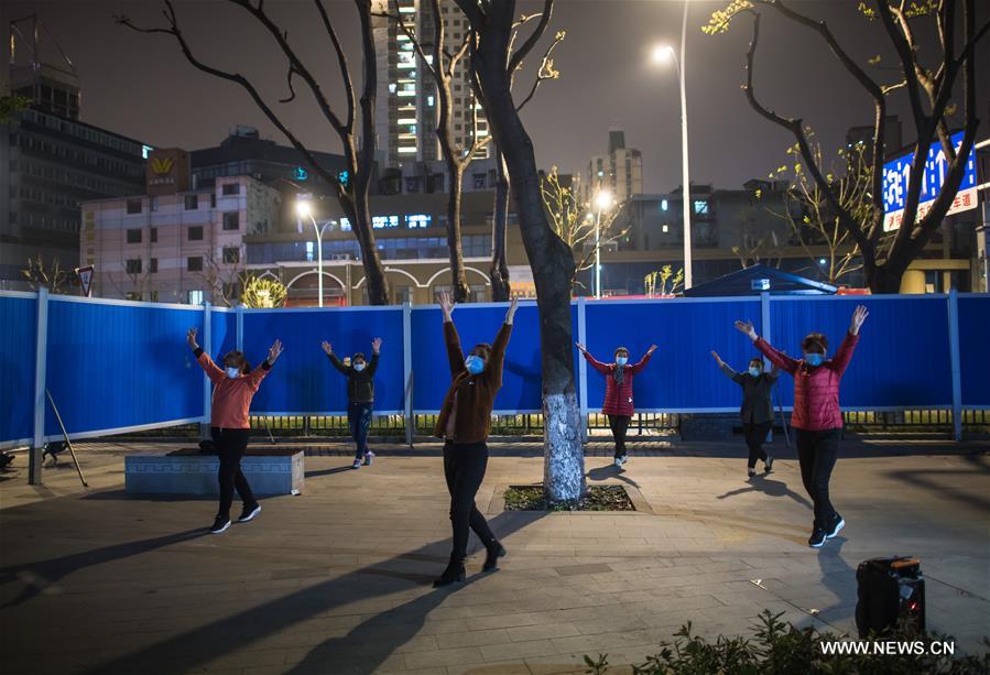الصورة: رقص الساحة في مدينة ووهان