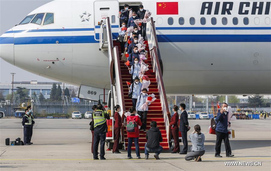 الصورة: عودة الفريق الطبي الوطني إلى بكين قادما من هوبي