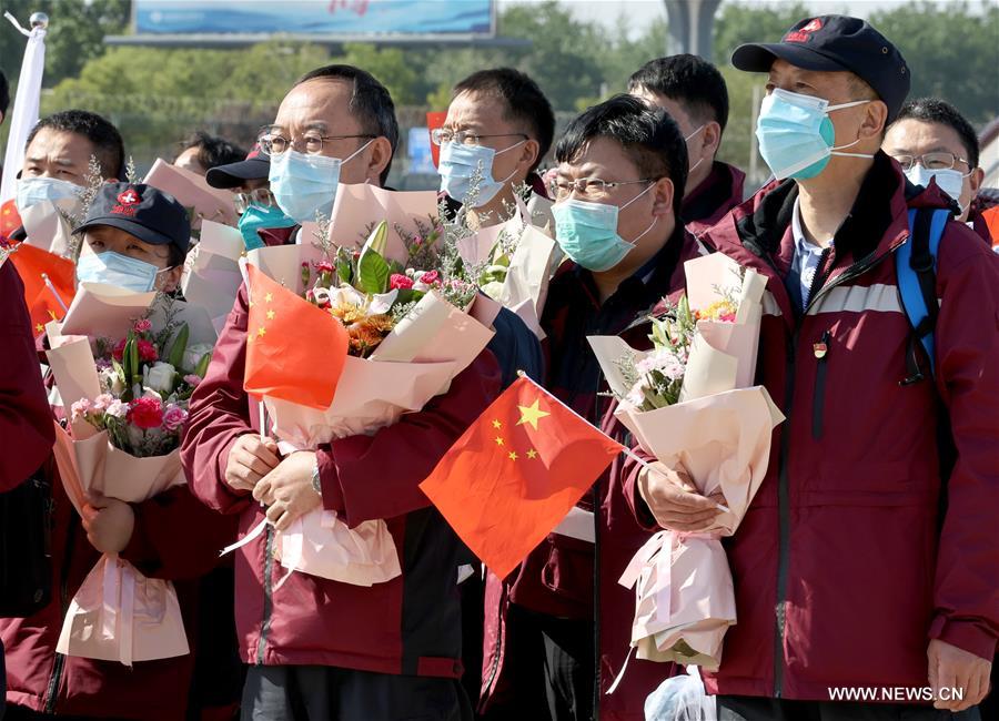 الصورة: فريق مساعدات طبية يعود إلى بكين