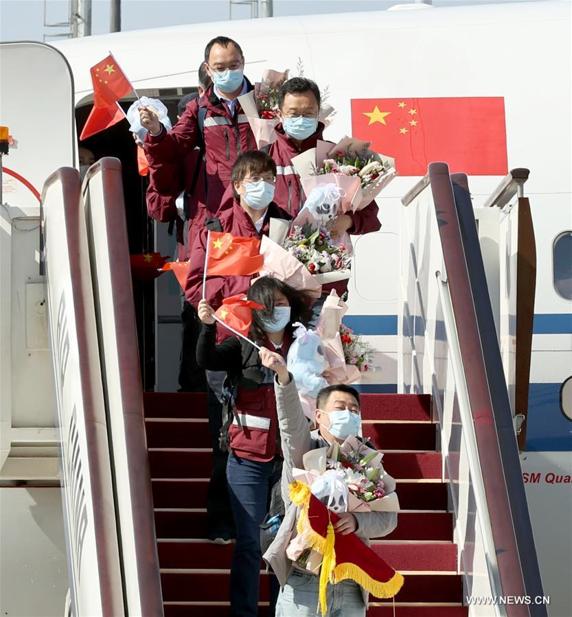 الصورة: فريق مساعدات طبية يعود إلى بكين