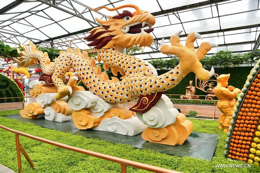 الصورة: تماثيل وتشكيلات رائعة من فواكه وخضروات في شرقي الصين