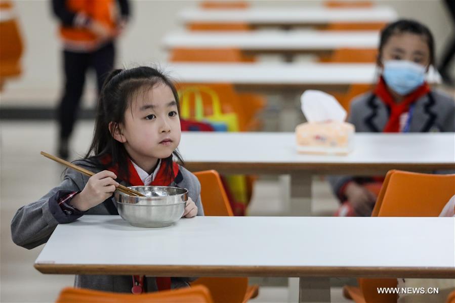 الصورة: استئناف أعمال التعليم في المدارس الابتدائية في قوييانغ جنوب غربي الصين