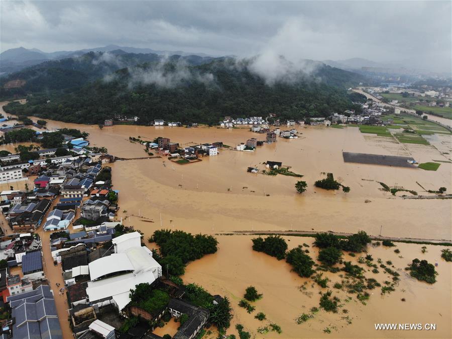 الصورة: الفيضانات الناجمة عن الأمطار الغزيرة تجتاح مقاطعة قوانغدونغ