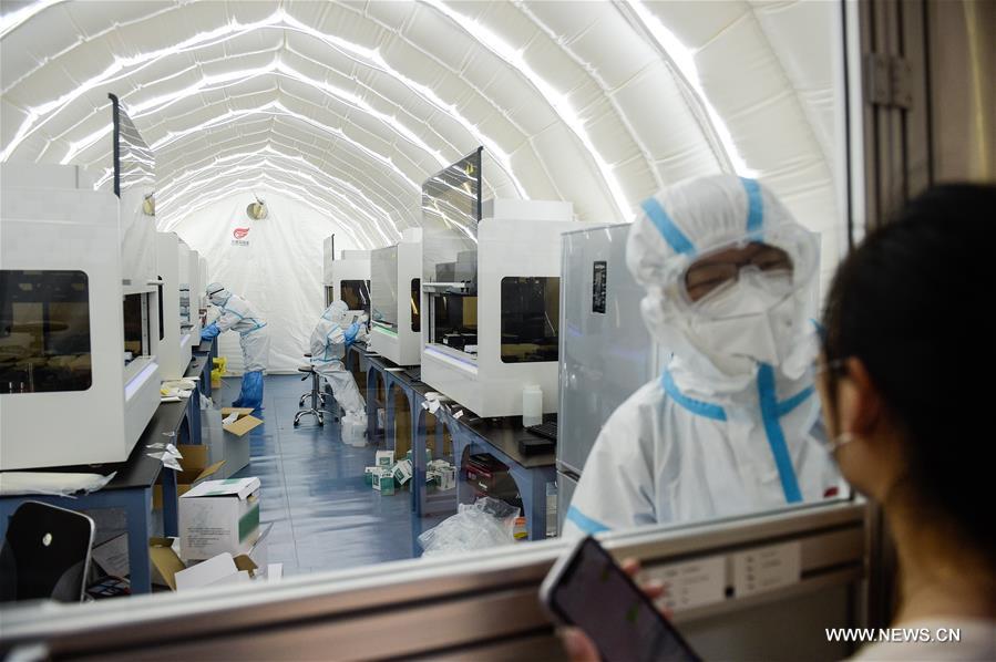 الصورة: تشغيل مختبر قابل للنفخ لاجراء اختبارات كوفيد-19 في بكين