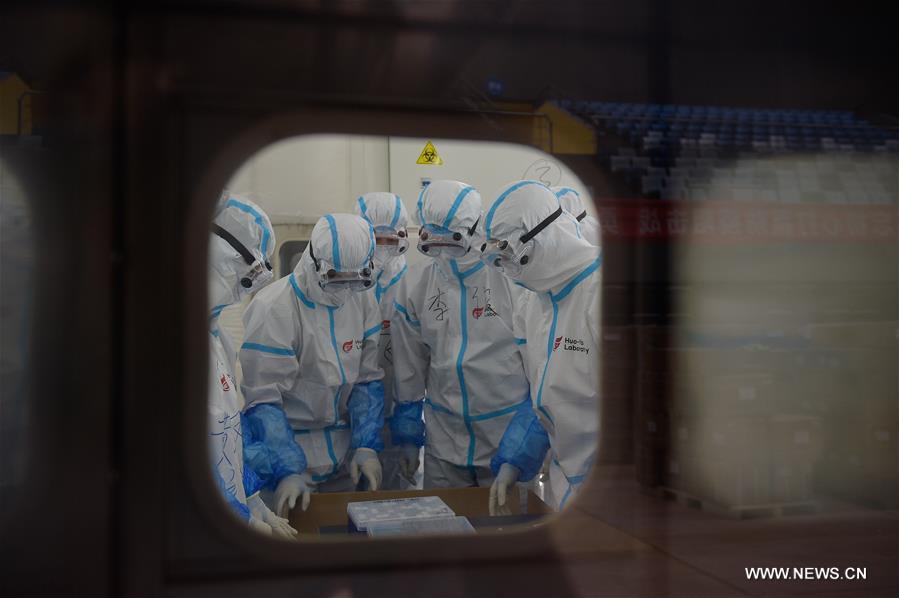 الصورة: تشغيل مختبر قابل للنفخ لاجراء اختبارات كوفيد-19 في بكين