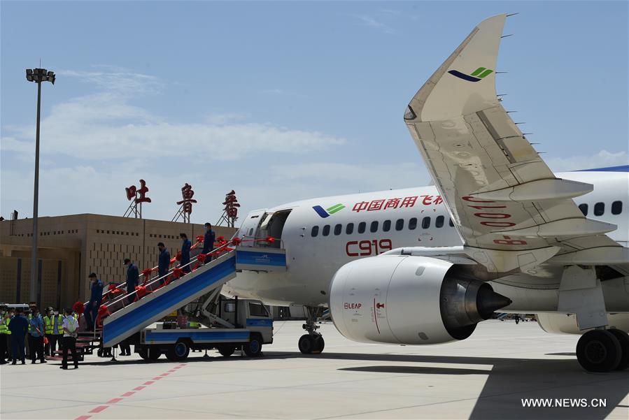 الصورة: طائرة ركاب كبيرة طورتها الصين تجري رحلات جوية تجريبية في درجات الحرارة العالية في شينجيانغ