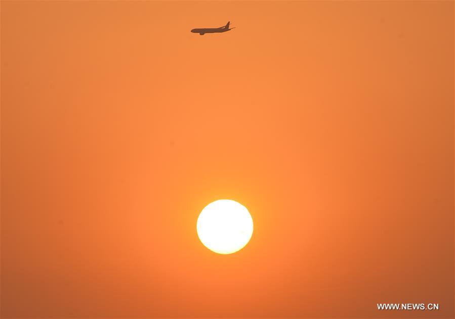 الصورة: غروب الشمس في مدينة الكويت 