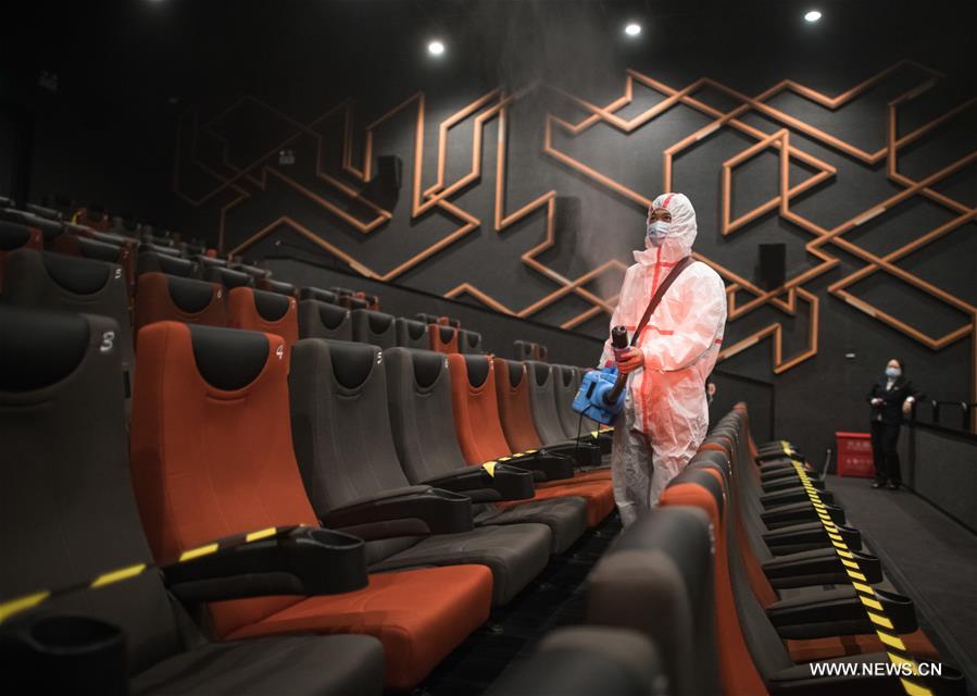 الصورة: إعادة فتح دور السينما في مدينة ووهان الصينية 