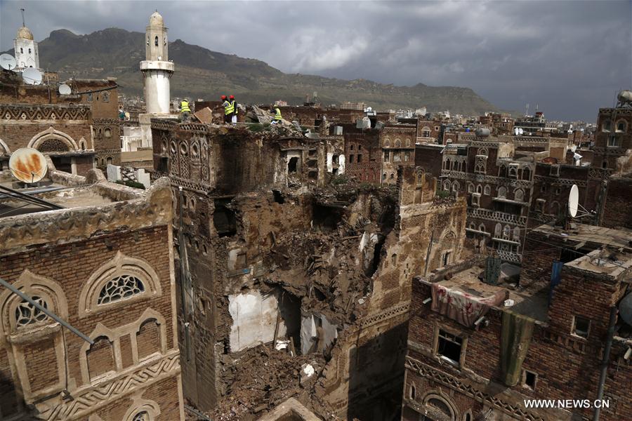 الصورة: الأمطار الغزيرة تتسبب في انهيار مبان تاريخية في صنعاء