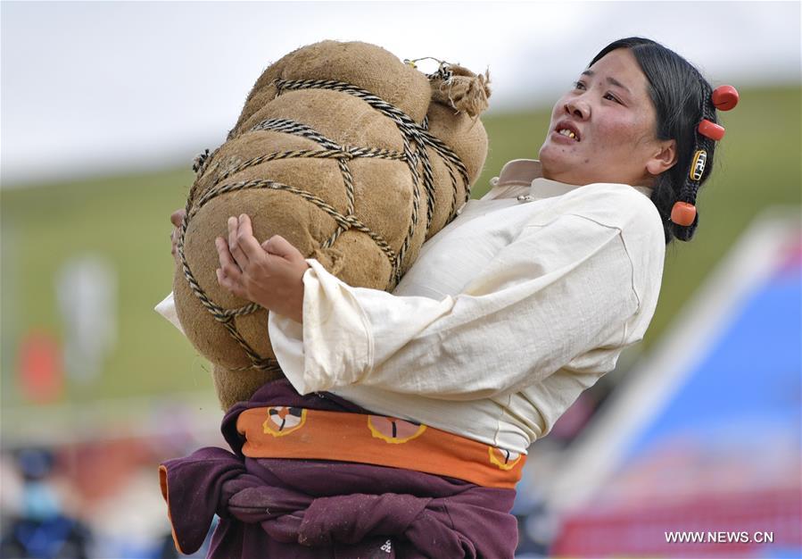 الصورة: انعقاد المهرجان الفني لسباق الخيول في منطقة التبت بجنوب غربي الصين