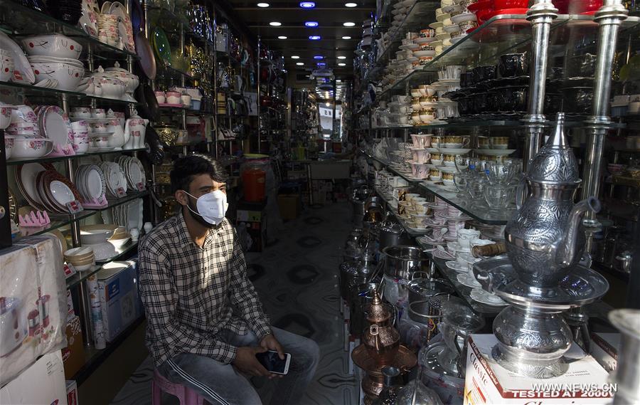 الصورة: أسواق في بلدة أنانتناج بشطر كشمير الخاضع لسيطرة الهند 