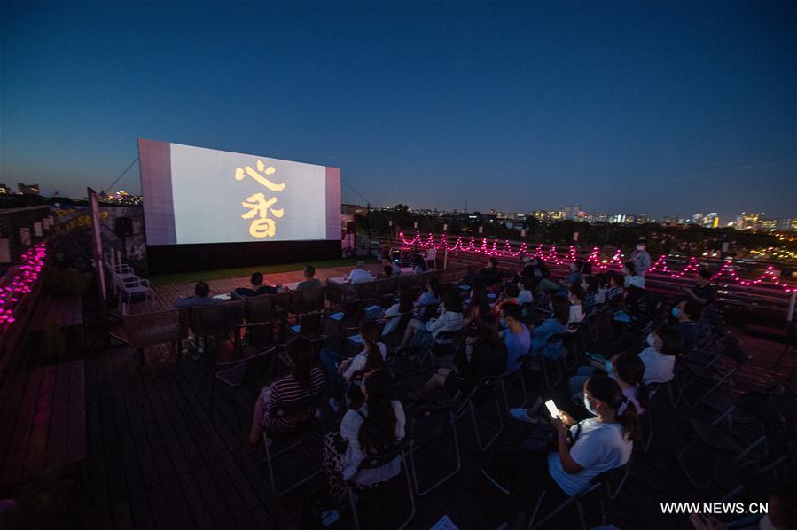 الصورة: مهرجان بكين السينمائي الدولي العاشر يقيم عرضا في الهواء الطلق