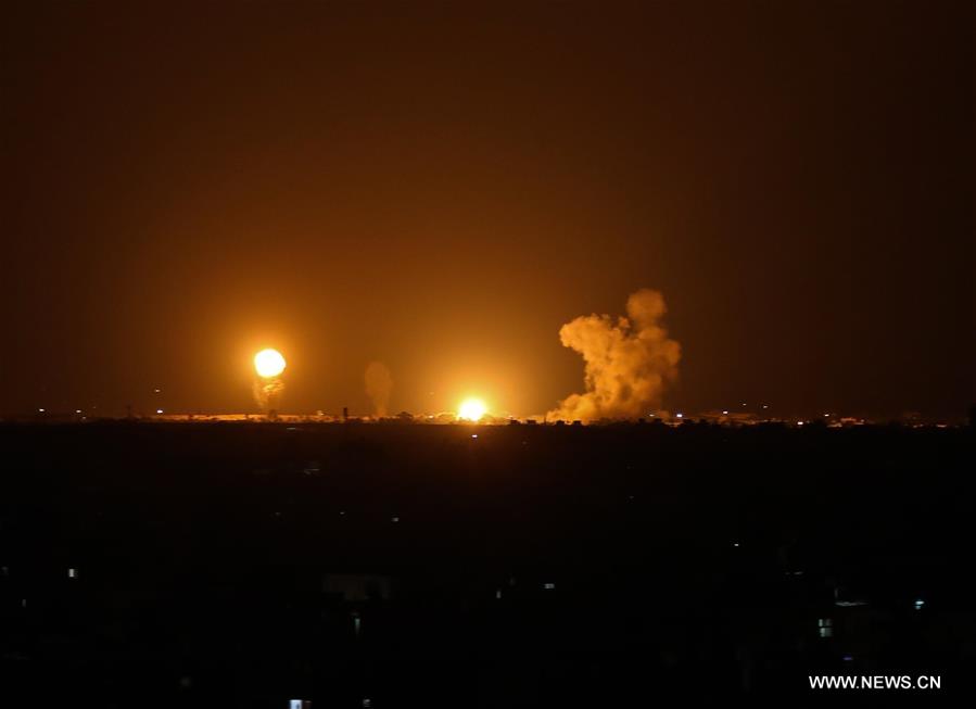 الصورة: غارات جوية إسرائيلية على قطاع غزة 