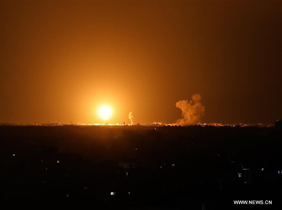 الصورة: غارات جوية إسرائيلية على قطاع غزة 