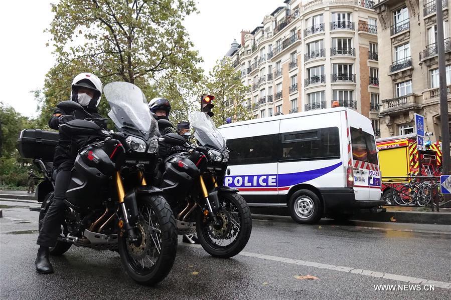 الصورة: القبض على شخصين عقب هجوم بسكين في باريس