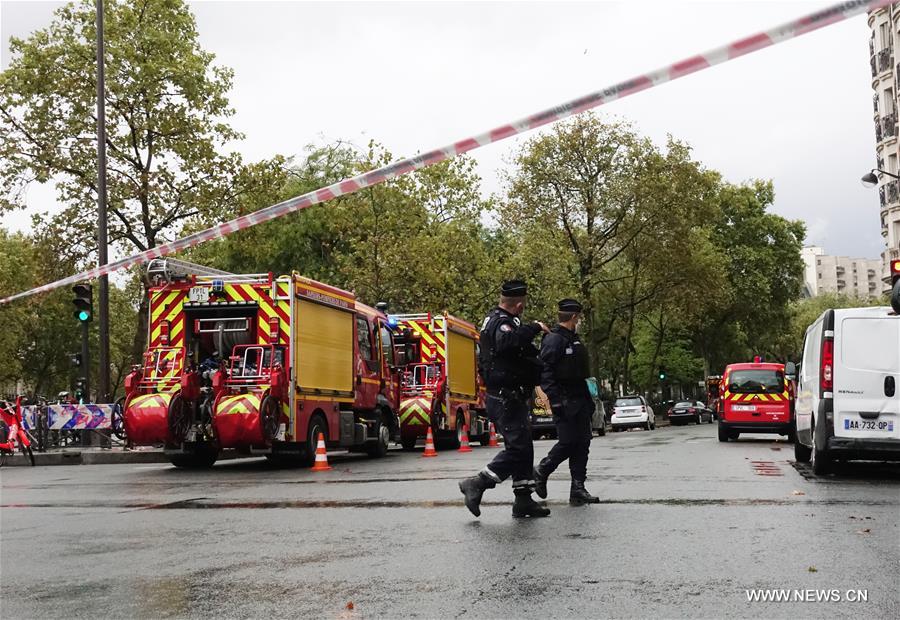 الصورة: القبض على شخصين عقب هجوم بسكين في باريس