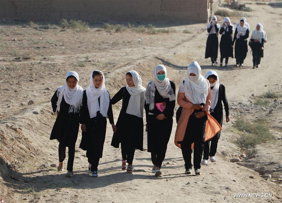 الصورة: إعادة فتح المدارس في أفغانستان بعد إغلاق لأكثر من ستة أشهر بسبب "كوفيد-19"