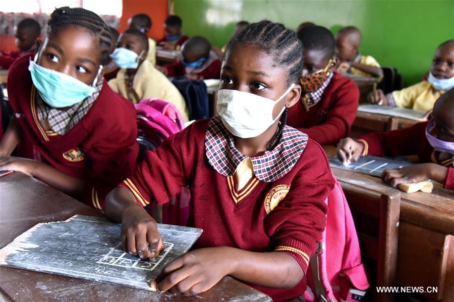 الصورة: إعادة فتح المدارس في الكاميرون 