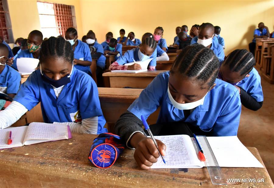 الصورة: إعادة فتح المدارس في الكاميرون 
