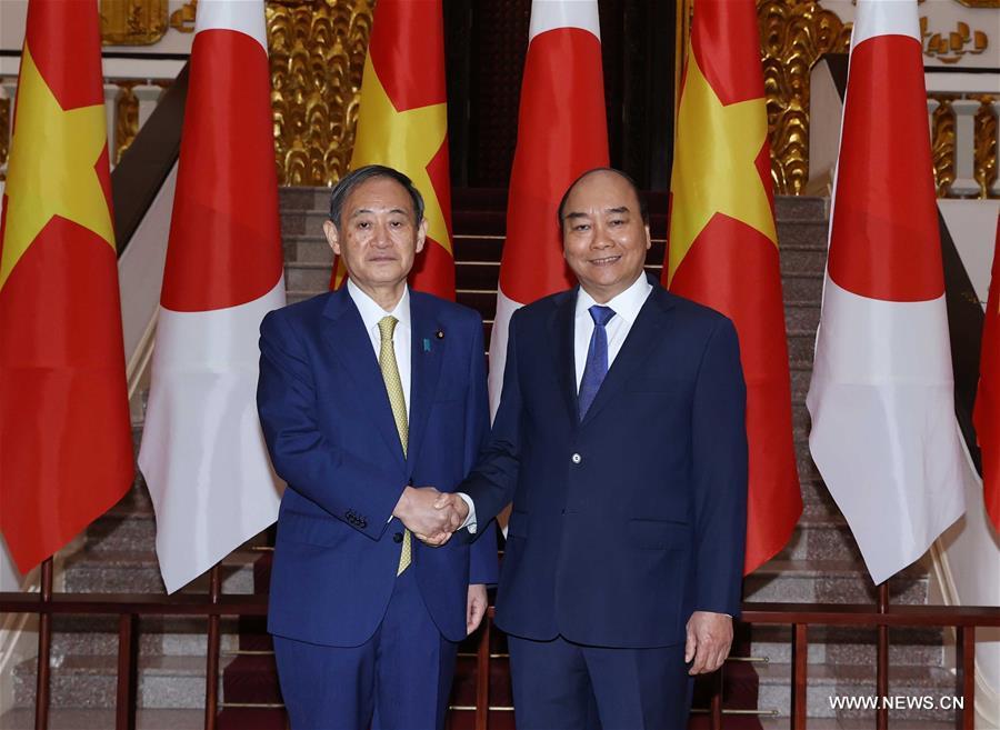 الصورة : رئيس الوزراء الياباني الزائر يلتقي قادة فيتنام 