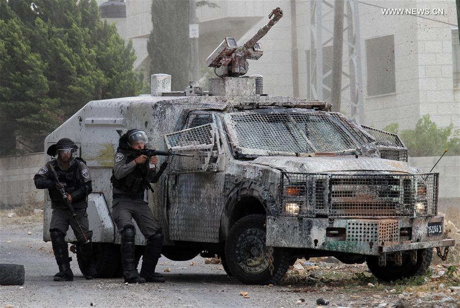 الصورة: مواجهات بين متظاهرين فلسطينيين وجنود إسرائيليين في الضفة الغربية 