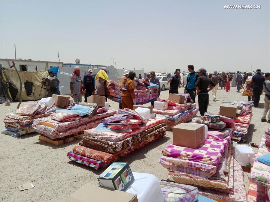 الصورة: إقامة مخيمات للنازحين العراقيين بمنطقة الخالدية وسط العراق