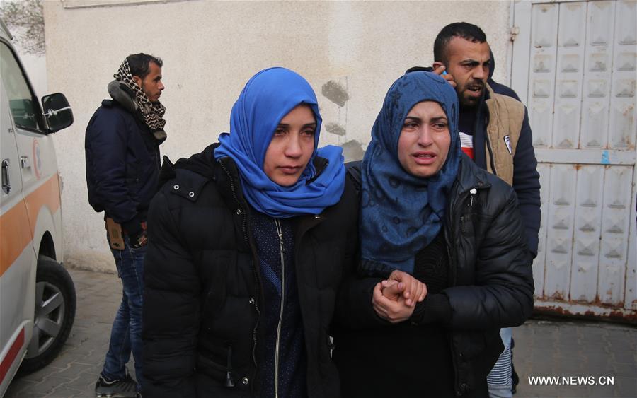 الصورة: مقتل فلسطينيين اثنين بين قطاع غزة ومصر والجيش الإسرائيلي ينفي شنه غارات في المنطقة