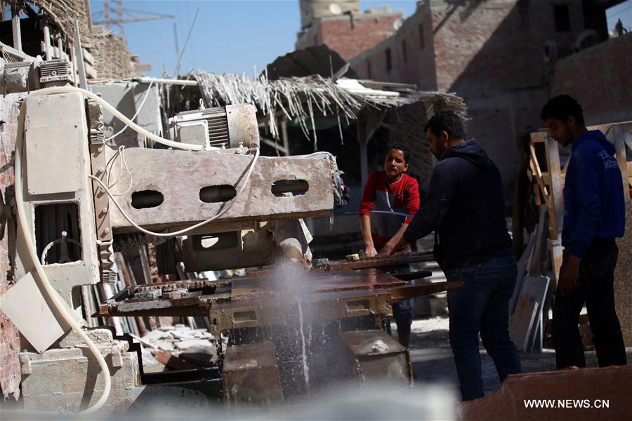 الصورة: "شق الثعبان".. إحدى أشهر مناطق صناعة الرخام والجرانيت في العالم