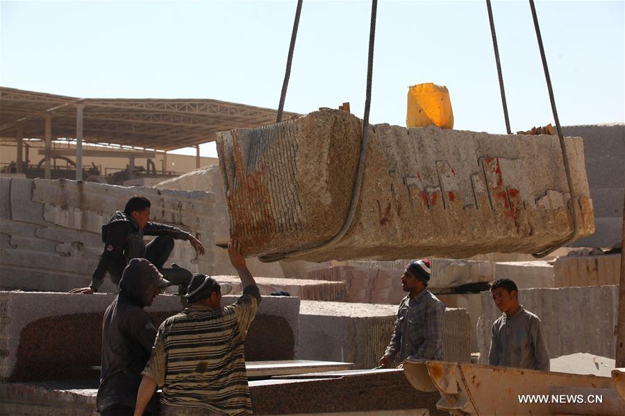 الصورة: "شق الثعبان".. إحدى أشهر مناطق صناعة الرخام والجرانيت في العالم