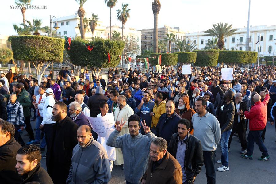 الصورة: ليبيا: تظاهرة تطالب بخروج الميليشيات من طرابلس 