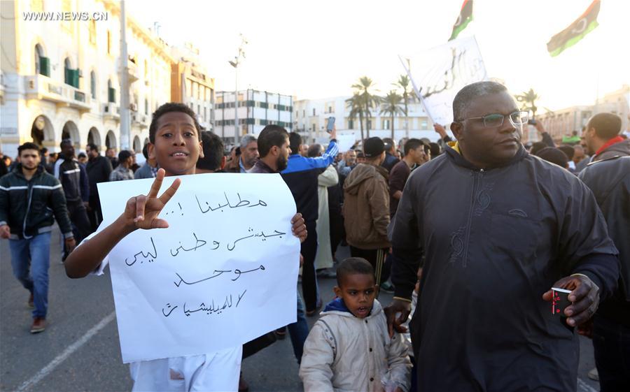 الصورة: ليبيا: تظاهرة تطالب بخروج الميليشيات من طرابلس 