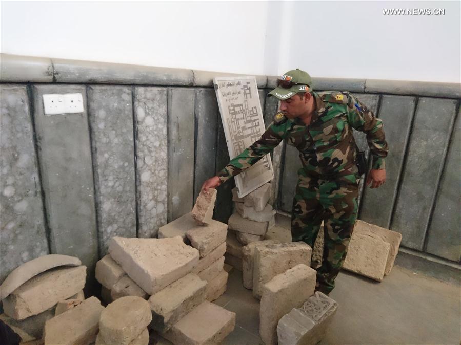 الصورة: القوات العراقية تعثر على جزء من الآثار المسروقة في جامعة الموصل