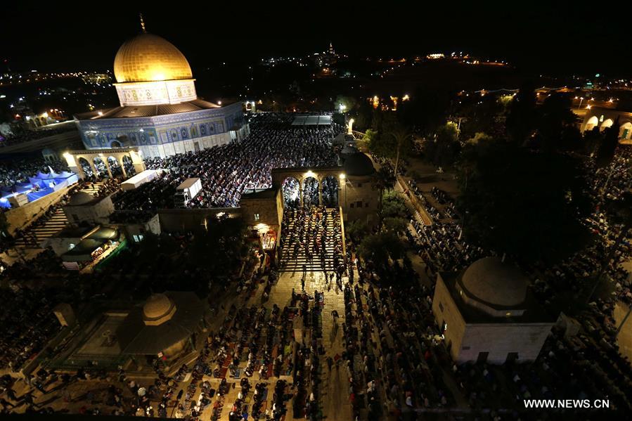 الصورة: إحياء ليلة القدر في القدس