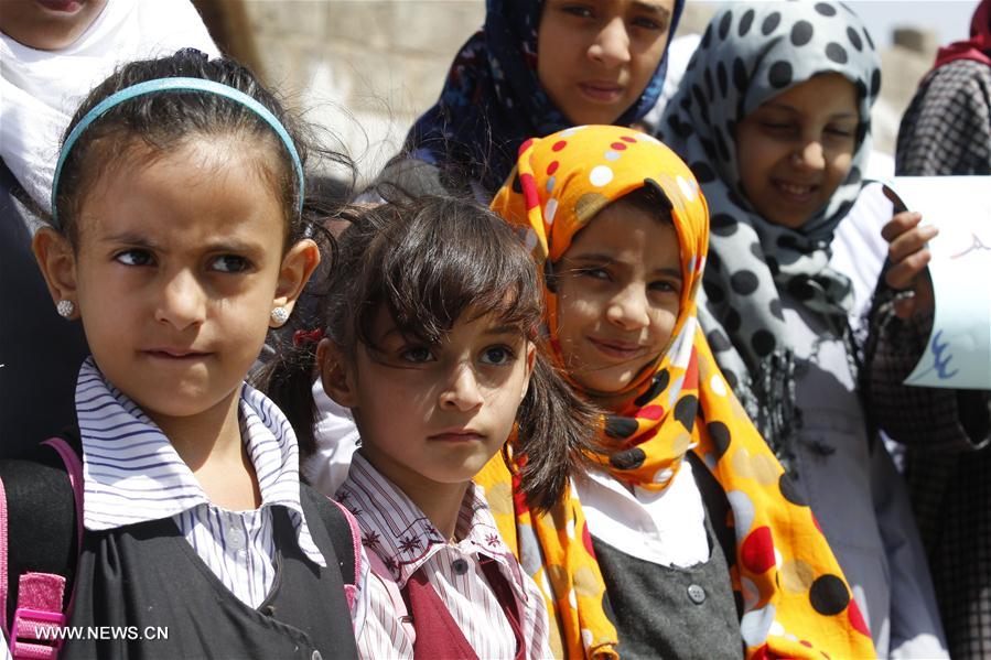 الصورة: مظاهرة للأطفال في اليمن تنديدًا باستهداف المدنيين