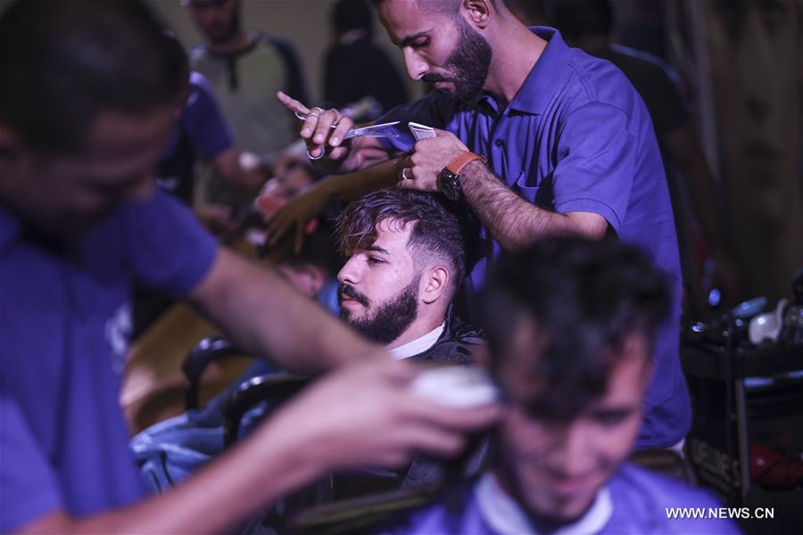 الصورة: مسابقة لحلاقة الشعر في قطاع غزة