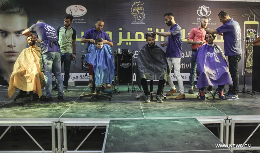 الصورة: مسابقة لحلاقة الشعر في قطاع غزة