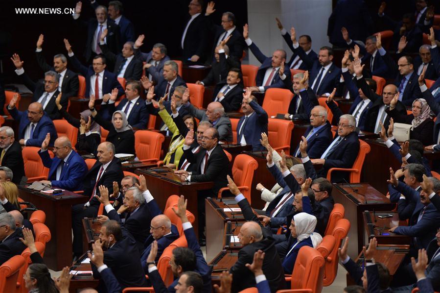 الصورة: البرلمان التركي يصادق على تمديد نشر قوات بالعراق وسوريا