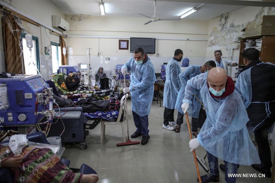 الصورة: شلل في غرف العمليات الجراحية في مستشفيات غزة بسبب إضراب عمال النظافة
